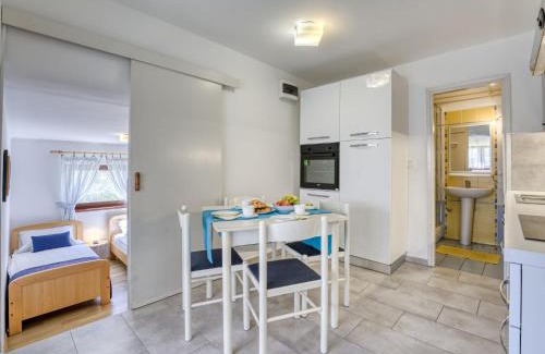 Njivice Apartamento | Apartment Jurkovic-1 by Interhome