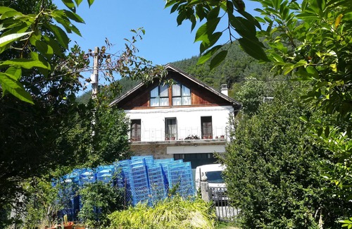 Uztarroz Apartamento | Apartamento 'Kabila Enea 1' con vistas a la montaña, jardín privado y Wi-Fi
