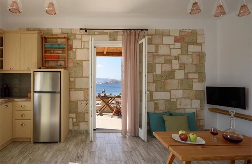 Kimolos Apartamento | Apartamento 'Kalamitsi View' con terraza privada, Wi-Fi y aire acondicionado