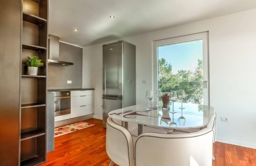 Lovrecica Apartamento | Apartamento Karmen by Interhome