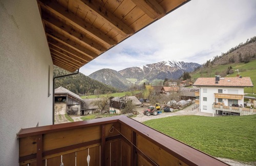 Terento Apartamento | Apartamento "Kirchblick" cerca de zonas de esquí y senderismo con vistas a la montaña y jardín