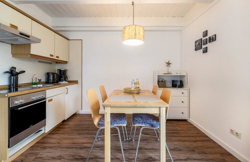 Ostersiel Apartamento | Apartment 'Kleine Ella Pellworm' with Private Terrace, Shared Garden and Wi-Fi