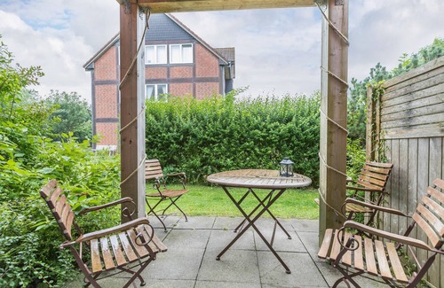 Ostersiel Apartamento | Apartment 'Kleine Ella Pellworm' with Private Terrace, Shared Garden and Wi-Fi