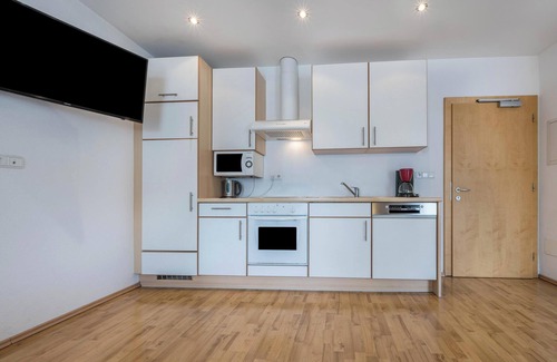 Naz Apartamento | Apartamento "Klementhof Nr 6" con vistas a la montaña, piscina, Wi-Fi, balcón y jardín