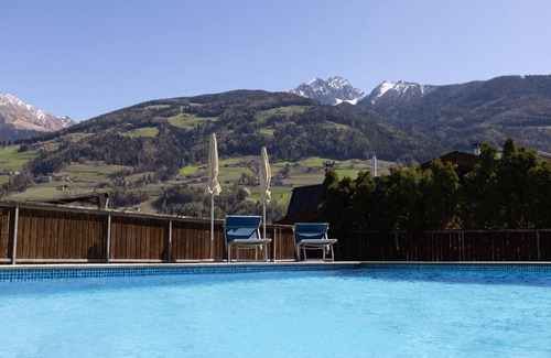 Rifiano Apartamento | Apartamento "Kleon 1" con vistas a la montaña, piscina compartida y Wi-Fi