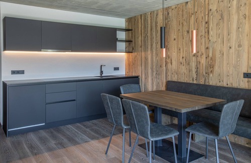 Parcines Apartamento | Apartamento 'Köfele Lodge Rosa' con vistas a la montaña, piscina compartida y Wi-Fi