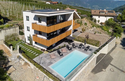 Parcines Apartamento | Apartamento 'Köfele Lodge Rosa' con vistas a la montaña, piscina compartida y Wi-Fi