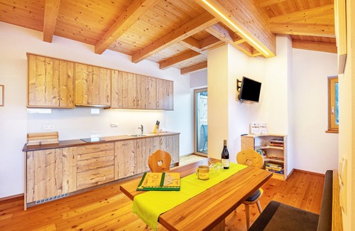 Luson Apartamento | Apartamento 'Kreuzplonhof Apt Karspitz' con vistas a la montaña y cabina de infrarrojos privada