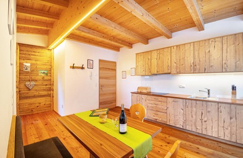 Luson Apartamento | Apartamento 'Kreuzplonhof Apt Karspitz' con vistas a la montaña y cabina de infrarrojos privada