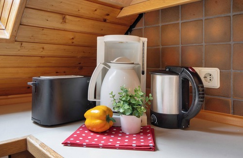 Bad Herrenalb Apartamento | Apartamento "Kuckucksnest" con jardín compartido, balcón y Wi-Fi