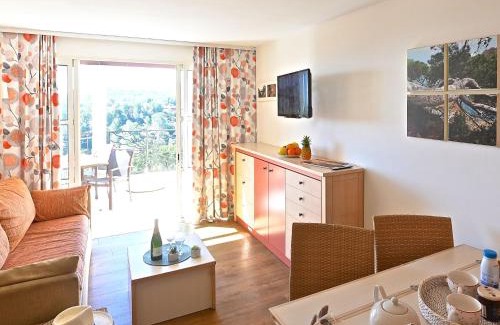 Le Dramont Apartamento | Apartment L'Esquinade - FH205 by Interhome