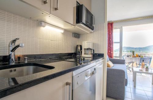 Cap Esterel Apartamento | Apartment L'Esquinade P1 111 by Interhome