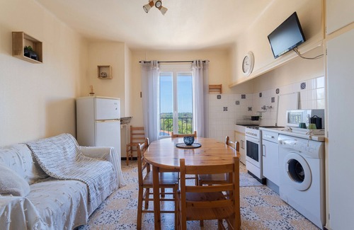 Banyuls-dels-Aspres Apartamento | Apartment 'Les Albères' with Sea View, Wi-Fi and Air Conditioning