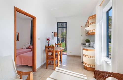 Puerto Naos Apartamento | Apartamento 'La Bayana - 6' con vistas al mar, piscina compartida y Wi-Fi