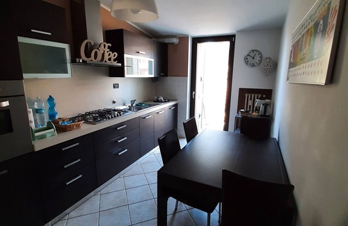 Pecetto Torinese Apartamento | Apartamento 'La Casa Di Aldo' con vistas a la montaña, jardín compartido y balcón