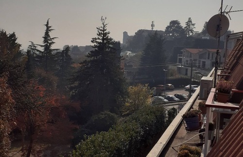 Pecetto Torinese Apartamento | Apartamento 'La Casa Di Aldo' con vistas a la montaña, jardín compartido y balcón