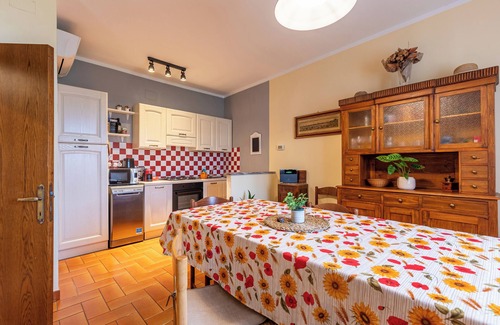 Santarello Apartamento | Apartamento 'La Capacciola - Girasole' con piscina compartida, terraza privada y Wi-Fi