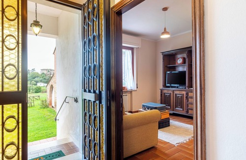 Santarello Apartamento | Apartamento 'La Capacciola - Girasole' con piscina compartida, terraza privada y Wi-Fi