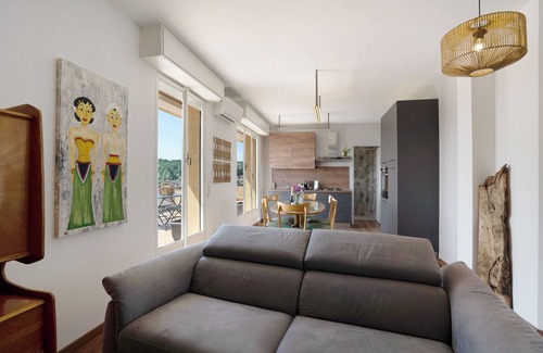 Arona Apartamento | Apartamento 'La Casa del Riccio' con vistas al lago, terraza y Wi-Fi