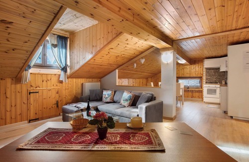 Cogne Apartamento | Apartamento 'La Casa Vacanze Portigliatti' con vistas a la montaña, terraza privada y Wi-Fi