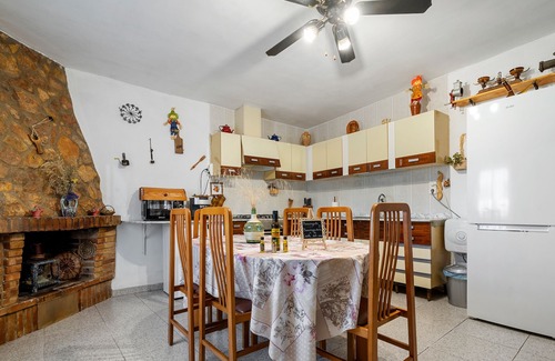 Amposta Chalet De Esquí | Apartment 'La Caseta Dels Iaios' with Private Terrace, Wi-Fi and Air Conditioning