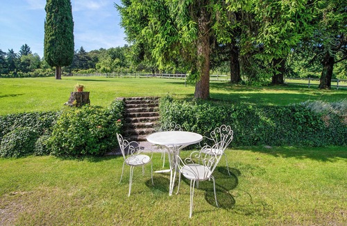 Affi Apartamento | Apartment 'La Cavallina Guest House' with Private Pool, Private Garden and Wi-Fi