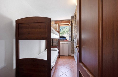 Rossi Apartamento | Apartamento 'La Cicala 5' con piscina compartida, terraza privada y jardín compartido