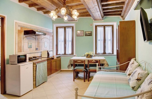 Costigliole d'Asti Apartamento | Apartamento 'La Rocca di Efisio - Freisa' con balcón, Wi-Fi y aire acondicionado