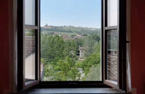 Costigliole d'Asti Apartamento | Apartamento 'La Rocca di Efisio - Bonarda' con balcón, Wi-Fi y aire acondicionado