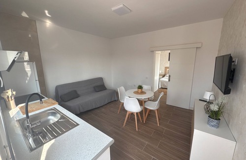Pujaire Apartamento | Apartment 'La Palmera' with Private Terrace and Air Conditioning