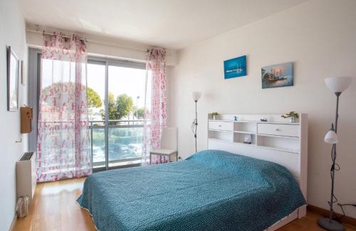 Cros-de-Cagnes Apartamento | Apartment La Pinède-2 by Interhome