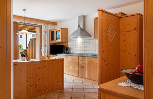 Kastelruth Apartamento | Apartment 'Lafay 4' with Mountain View, Private Terrace and Wi-Fi