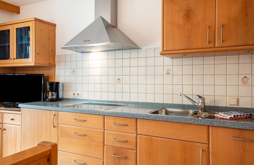 Kastelruth Apartamento | Apartment 'Lafay 4' with Mountain View, Private Terrace and Wi-Fi