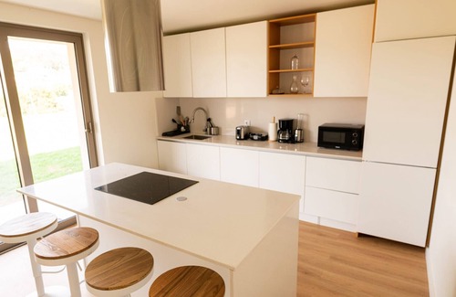 Guilhofrei Casa | Apartment 'Lago' with Lake View, Wi-Fi and Air Conditioning