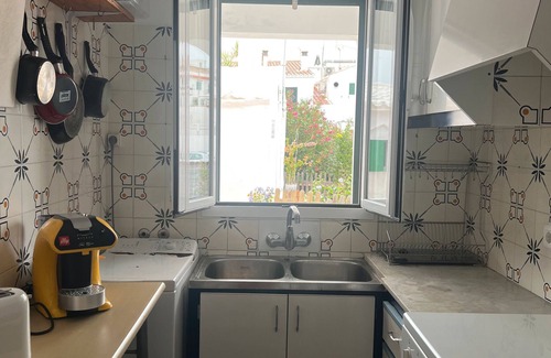 Mahón Apartamento | Apartamento 'Lamorino Una Casa' con vistas al mar, terraza privada y Wi-Fi