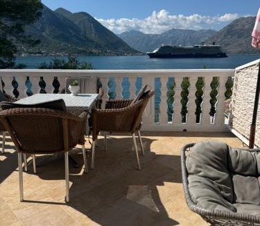 Dobrota Apartamento | Apartment LANA on the seashore