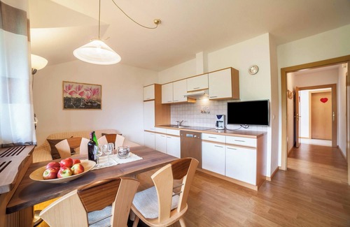Caines Apartamento | Apartamento "Langeshof - Morgensonne" con vistas a la montaña, balcón y jardín