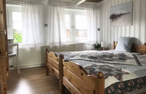 Dorphof Apartamento | Apartment Large Reetdachkate - Reetdachkaten in Schuby, Baltic Sea