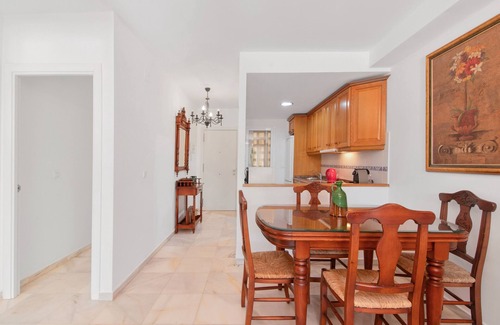 Islantilla Apartamento | Apartamento 'Las Arenas' con piscina compartida, terraza privada y Wi-Fi