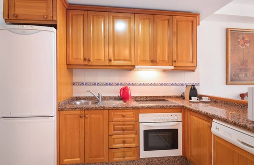 Islantilla Apartamento | Apartamento 'Las Arenas' con piscina compartida, terraza privada y Wi-Fi