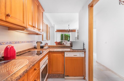 Islantilla Apartamento | Apartamento 'Las Arenas' con piscina compartida, terraza privada y Wi-Fi