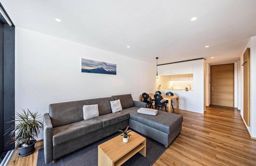 Avelengo Apartamento | Apartamento 'Laugen Residenze Moritz' Cerca de Merano con vistas a la montaña y jardín