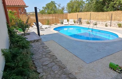 Donje Polje Apartamento | Apartment Laura - with PRIVATE swimming pool