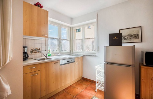 Caldaro Sulla Strada del Vino Apartamento | Apartamento 'Laurin' con vistas a la montaña, terraza compartida y Wi-Fi