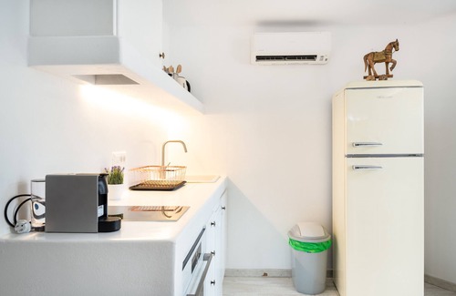 Milos Apartamento | Apartamento 'Lavanda' con vistas al mar, Wi-Fi y aire acondicionado