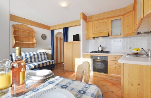 Fontanazzo Apartamento | Apartamento Lazzer by Interhome