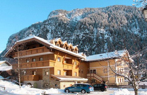 Fontanazzo Apartamento | Apartamento Lazzer by Interhome