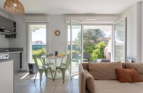 Puget-sur-Argens Apartamento | Apartamento 'Le Cottage Paisible' con jardín privado y Wi-Fi