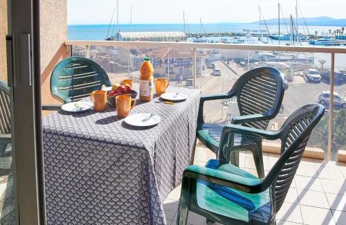 Frejus Port Apartamento | Apartment Le Capitole-2 by Interhome