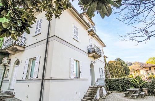 Meina Apartamento | Apartment Le Gemme-2 by Interhome